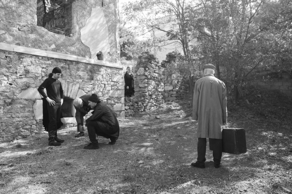 Είδαμε την παράσταση «Δαιμόνια στο Ρέμα» σε σκηνοθεσία Μαρίας Φραγκή στο Δημοτικό Θέατρο Πειραιά